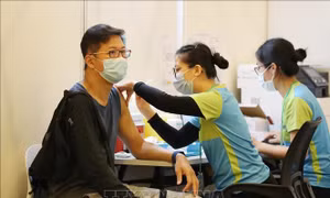Các chuyên gia lưu ý về mũi tăng cường sau khi tiêm vaccine của Sinovac