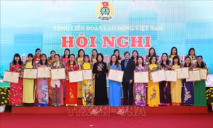Biểu dương 90 cán bộ nữ công công đoàn tiêu biểu toàn quốc lần thứ hai