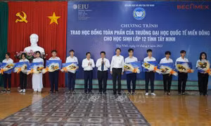 Trao 59 suất học bổng trị giá trên 6,5 tỷ đồng cho học sinh khó khăn tại Tây Ninh