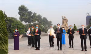 Lãnh đạo TP Hồ Chí Minh dâng hương tưởng niệm các Anh hùng liệt sĩ