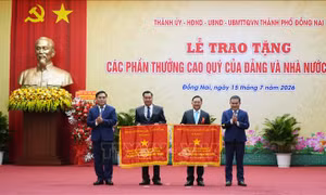 Khơi dậy tinh thần thi đua và khát vọng cống hiến
