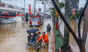 Bão Bebinca hoành hành tại Philippines, ít nhất 6 người tử vong