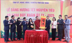 Nêu cao trách nhiệm và khát vọng của nhà thơ