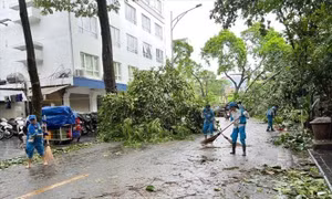 Hà Nội: Huy động 100% công nhân môi trường dọn dẹp vệ sinh các tuyến phố nội đô