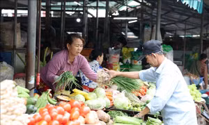 Khánh Hòa: Bình ổn thị trường hàng hóa thiết yếu, rau xanh sau lũ lụt
