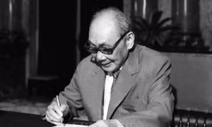 Dâng hương tưởng niệm Chủ tịch Hội đồng Nhà nước Võ Chí Công 