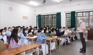 Linh hoạt trong tổ chức, nhân lực, bảo đảm chất lượng dạy và học