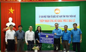 Thăm hỏi, hỗ trợ người dân Thừa Thiên - Huế bị ảnh hưởng bởi bão lũ 