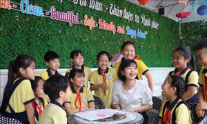 Vượt lên nghịch cảnh, tận tâm với sự nghiệp 'trồng người'