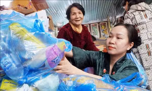 Những chuyến xe nghĩa tình hỗ trợ người dân vùng lũ Gia Lai