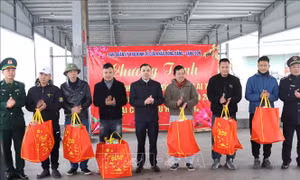 Thúc đẩy thông quan hàng hóa nhanh chóng ngày 30 Tết