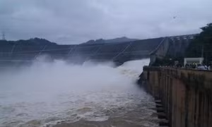 Chủ động ứng phó, hạn chế thiệt hại do xả lũ hồ Hòa Bình 