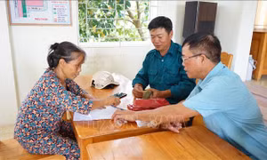 Linh hoạt trong thực hiện trao quà của Chính phủ tới nhân dân