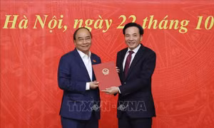 Thủ tướng trao quyết định bổ nhiệm Phó Chủ nhiệm Văn phòng Chính phủ