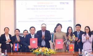 Tổng Giám đốc TTXVN Vũ Việt Trang hội đàm với Tổng Giám đốc Thông tấn xã Pathet Lào