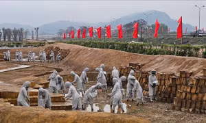 Khánh thành Khu tưởng niệm giáo viên, học sinh hy sinh tại công trường đê Nam sông Mã