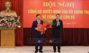 Đồng chí Nguyễn Khắc Thận giữ chức Bí thư Tỉnh ủy Nghệ An