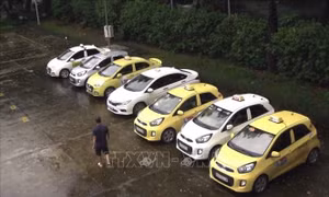 Làm rõ sai phạm của nhóm tài xế taxi 'dù' tranh khách trước cổng bệnh viện
