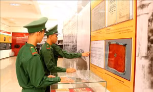 Triển lãm chuyên đề 'Từ Ngọ Môn đến Ba Đình lịch sử'