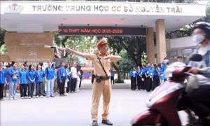 Công an Hà Nội đảm bảo trật tự an toàn giao thông phục vụ kỳ thi vào lớp 10