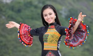 Quán quân Sao mai Lương Hải Yến hóa thân thành cô gái Mông hát ‘Bài ca trên núi’