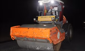 Nỗ lực thi công xuyên đêm đưa dự án Cảng hàng không Cà Mau về đích