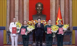 Bốn sĩ quan cấp cao Quân đội và Công an được thăng quân hàm, cấp bậc hàm Thượng tướng