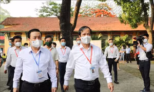 Bộ trưởng GD&ĐT kiểm tra thi tốt nghiệp THPT tại Hà Nội