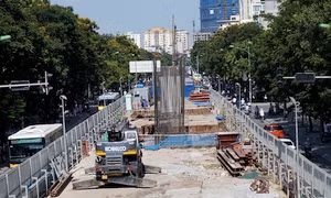 Cắt tỉa cây xanh thi công đường sắt Nhổn-Ga Hà Nội 