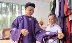 Niềm đam mê với cổ phục Việt Nam