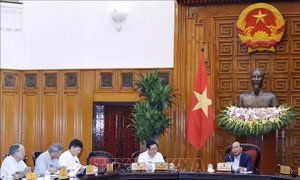 Thủ tướng chủ trì họp thường trực Tiểu ban Kinh tế - Xã hội Đại hội XIII của Đảng