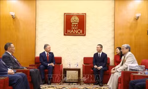 Chủ tịch Hạ viện Kazakhstan giao lưu với cán bộ, giảng viên, sinh viên Đại học Hà Nội