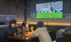 World Cup 2026: Trận cầu bùng nổ… trên cả kệ bia