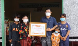 Trao Bằng 'Tổ quốc ghi công' cho gia đình Liệt sỹ Châu Khêl