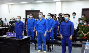 Cựu Giám đốc Bệnh viện Tim Hà Nội cùng đồng phạm ra hầu tòa