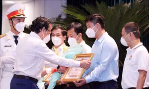 Tuyên dương 170 tập thể, cá nhân lực lượng y tế hỗ trợ TP Hồ Chí Minh chống dịch 