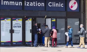 Canada đối mặt nguy cơ bùng phát làn sóng COVID-19 mới