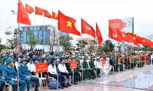 Công dân 6 tỉnh thuộc Quân khu 4 náo nức lên đường nhập ngũ