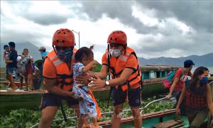 Siêu bão Goni quần thảo phía Đông Philippines, ít nhất 4 người thiệt mạng
