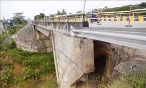Phân luồng giao thông trên Quốc lộ 37 do sạt lở