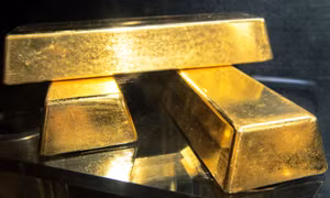Giá vàng lần đầu tiên vượt ngưỡng 2.300 USD/ounce
