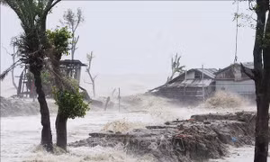 Pakistan sơ tán hàng nghìn người trước khi bão đổ bộ