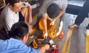 Phát hiện, thu giữ 145 kíp nổ và 1kg thuốc nổ trên tàu cá