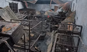 Ký túc xá trường cấp hai cháy rụi trong đêm, 31 học sinh thương vong