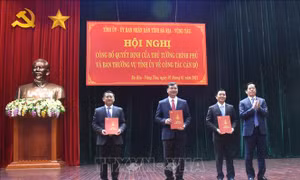 Trao quyết định phê chuẩn ông Nguyễn Công Vinh làm Phó Chủ tịch UBND tỉnh Bà Rịa-Vũng Tàu