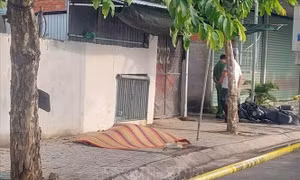 Chạy mô tô tốc độ cao, hai sinh viên người nước ngoài tự gây tai nạn