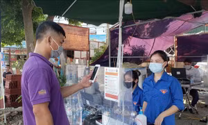 Thưởng tiền cho người báo tin phục vụ chống COVID-19
