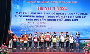 Lạng Sơn: Tặng 100 máy tính cho học sinh có hoàn cảnh khó khăn