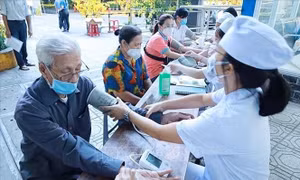 Nâng cao năng lực y tế cơ sở, thúc đẩy khoa học công nghệ vì sức khỏe nhân dân