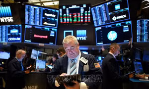 Phố Wall tiếp tục đi lên, S&P 500 và Nasdaq Composite xác lập kỷ lục mới